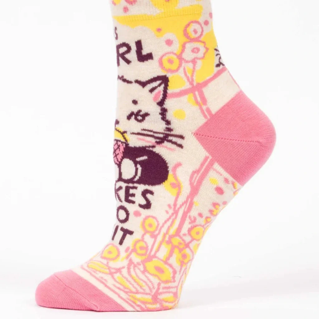 Blue Q : This Girl Takes No Shit Ankle Socks - Image 3
