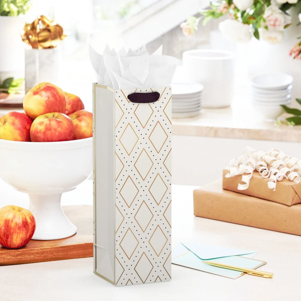 Hallmark : 13" Gold Diamonds on Cream Wine Gift Bag - Image 2