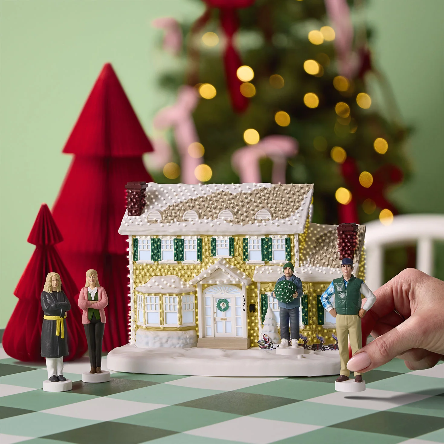 Hallmark : 2026 Keepsake Griswold Family Christmas National Lampoon's Christmas Vacation™ (372) - Image 4