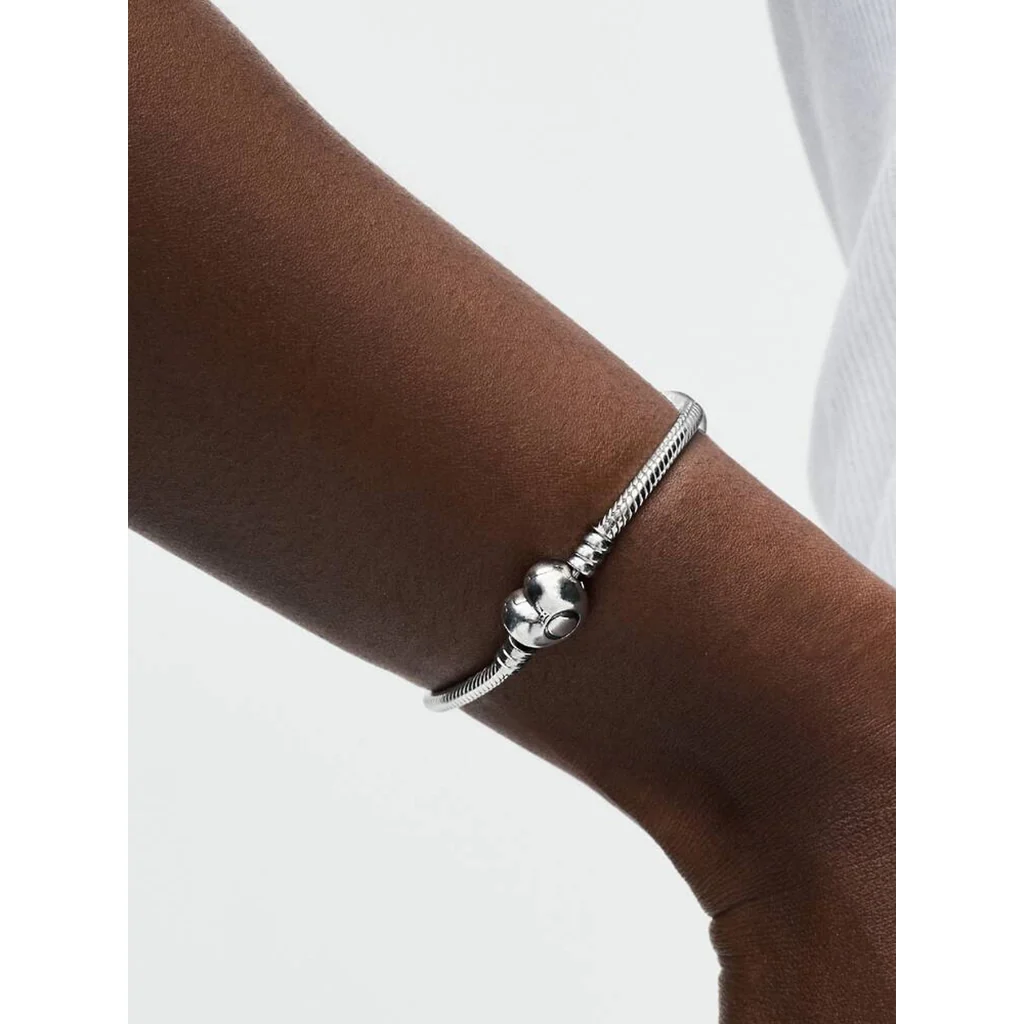 PANDORA : Heart Clasp Snake Chain Bracelet in Silver - Image 2
